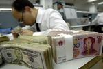 Valutastrid. Den kinesiske valuta, renminbi, er for billig i forhold til dollaren, og derved får kineserne en konkurrencefordel, mener USA. (Arkivfoto) 