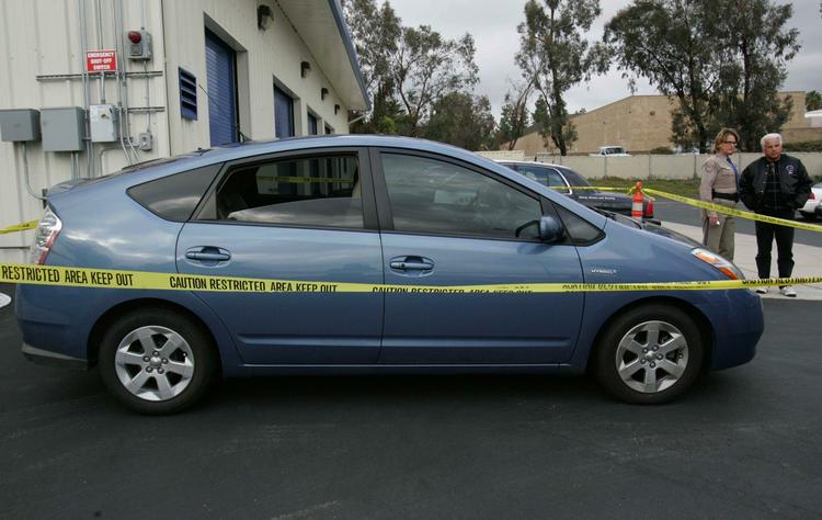 toyota. Her er en anden Toyota Prius blevet stoppet stoppet den 8. marts 2010 ved hjælp af politiet i San Diego. Den kørte 150 km/t på motorvejen, da speederen satte sig fast. 