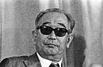 Akira Kurosawa viste aldrig sin  personlighed under interview. Det var filmene, det handlede om. Men på filmsettet trådte han gerne i karakter som egoist og kolerisk diktator. For at gøre skuespillerne bedre. Derfor fik han øgenavnet Kejseren. Foto: AP 