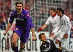 kontraktforhandlinger. Fiorentinas Per Krøldrup fejrer scoringen mod Bayern München i første kamp mellem de klubber i Champions League i år. Arkivfoto. 