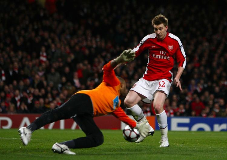 2-0. Opgaven var ikke den største, da Nicklas Bendtner skubbede sit andet mål FC Porto over stregen. Men han var på pletten på Andrej Arsjavins oplæg. 