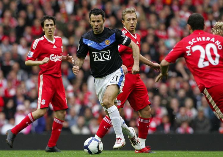 comeback. Det varer lige yderligere en uge, men så er Ryan Giggs også klar til at møde Liverpool i sit comeback. Arkivfoto. 