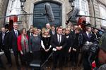Prioritering. Charlotte Sahl-Madsen (to pladser til venstre for statsminister Lars Løkke Rasmussen) vil øge samspillet mellem offentlig og privat forskning. Arkivfoto. 