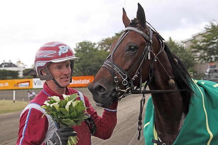 Gordon Dahl vil vinde over den ubesejrede Monsun (Henrik Thomsen) med Mathias Mølgård på billedet, og han lover sejr for Poker Avalon. 