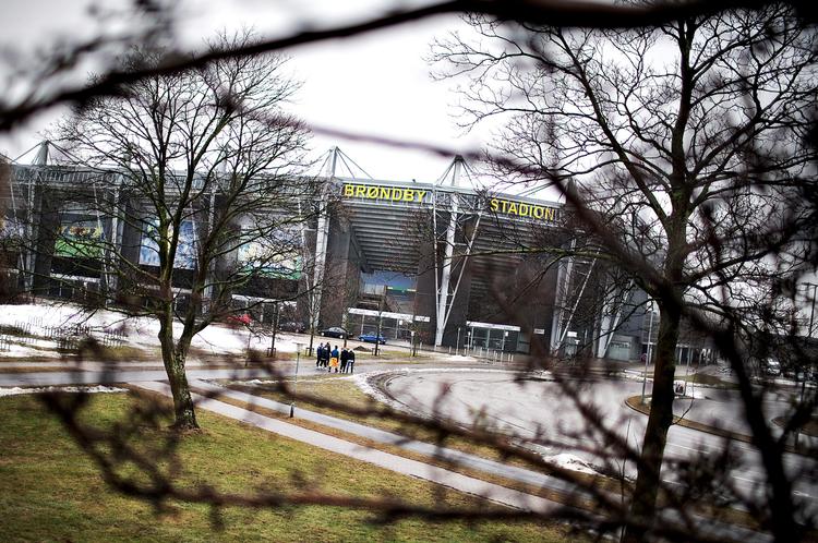 Krise. På banen spiller Brøndby IF nu om stunder ofte som en pose jord, og klubben indtager inden morgendagens kamp mod ærkerivalerne fra FC København en lidet flatterende sjetteplads i Superligaen. 