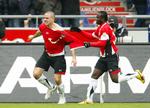 målscorer. Som oplægger til begge Hannover 96's mål gør Ya Konan sit for at få en del af succesen hos målscorer Leon Andreasen. 