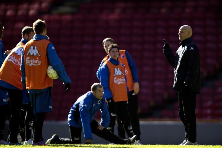 taktik. Ståle Solbakken og FCK-holdet trænede lørdag i Parken. 