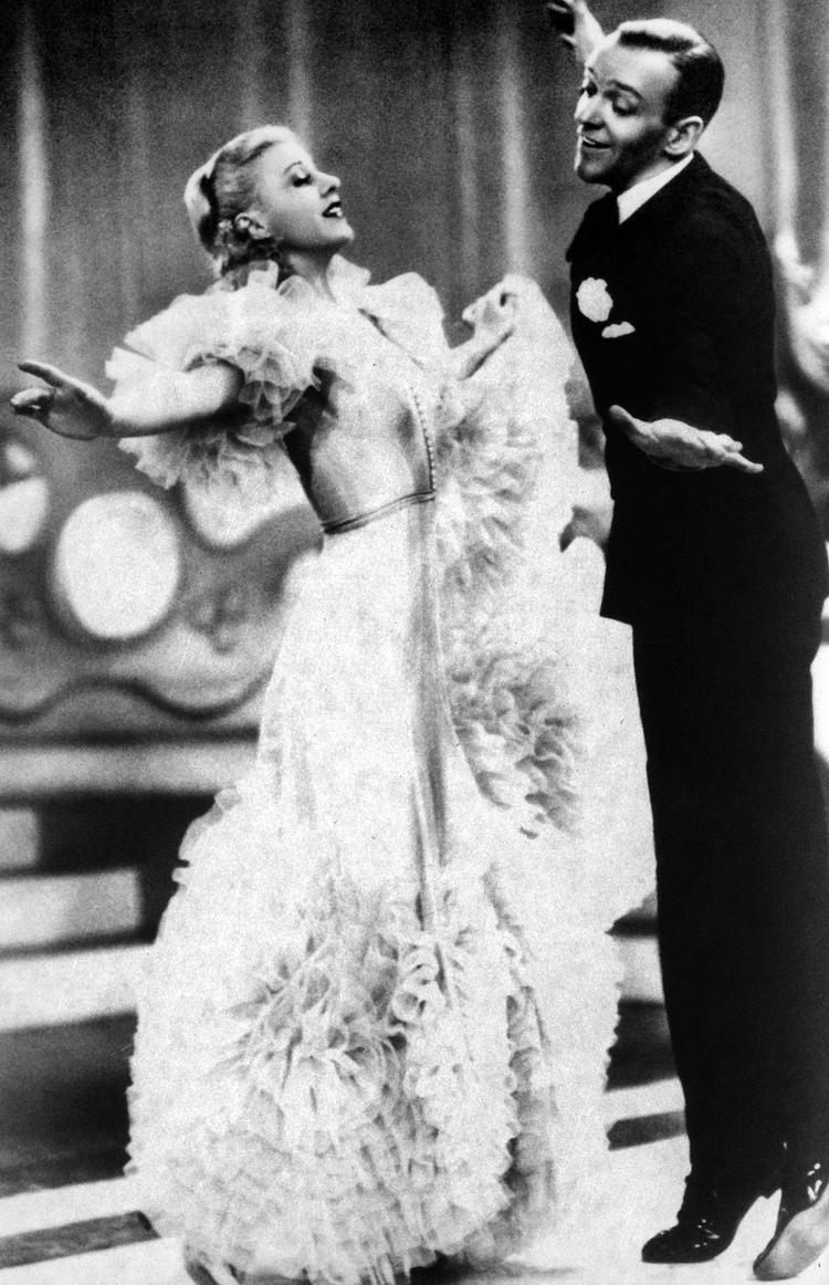 Depression. I 1930'ernes USA  gik man enten i biografen og så Ginger Rogers og Fred Astaire danse sorgløst  af sted i 'Swing Time' eller man gik i  hundene. Foto fra bogen: RKO Radio  Pictures Inc. 