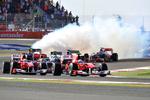 Sæsonstart. Der var action allerede på den første af de i alt 49 omgange i Bahrain. 