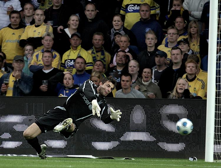 Skanse. Stephan Andersen og Brøndby  har lukket næsten lige så mange mål ind som bundholdet HB Køge. Arkivfoto. 
