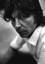 Selvspejling. Norge har indstillet to store sprogkunstnere og navlepillere, skriver Søren Vinterberg. Karl Ove Knausgård ( billede ) og Tomas Espedal. Foto: Christina Ottoson og Jens Dresling 