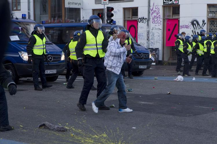 BRØNDBYFAN: Enkelte fans er kommet til skade på vej til Parken. 