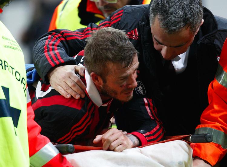 Grådkvalt. David Beckham vidste med det samme, at den var galt, da han blev skadet i gårsdagens kamp. 