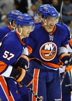 farlig. Frans Nielsen (th) fejrer sit mål for New York Islanders i går mod Toronto Maple Leafs. 