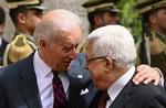Under sit besøg i Mellemøsten mødte Joe Biden  den palæstinensiske premierminister, Mahmoud Abbas. USA er for venlig over for palæstinenserne, mener den israelske lobby. 