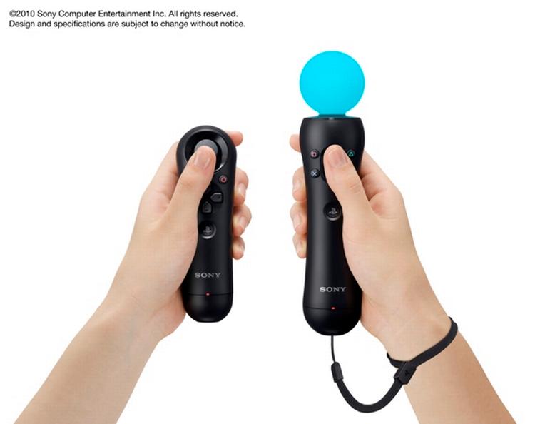 Sådan ser PlayStation Move ud med hovedcontrolleren til højre, hvis lysende kuple på toppen kan ses af PlayStation Eye-kameraet, som man skal sætte ved fladskærmen. Sub-controlleren til venstre har analog styrepind og knapper - ganske som Wiis Nunchuck. 