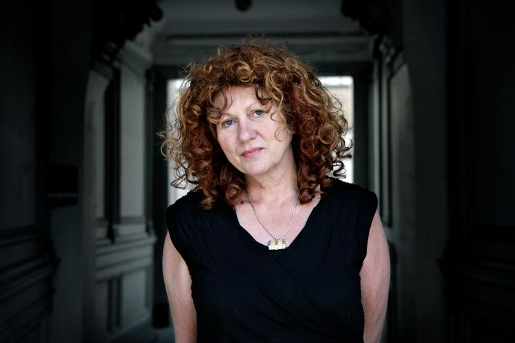 Tøvejr. Det tyske pseudonym Anne Chaplets roman 'Liget i sneen' er, om end sympatisk og ikke uspændende, blot en bagatel. 