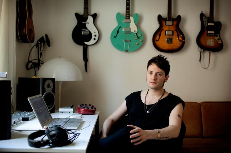 Reklame. At lave en god reklame er den ultimative eksponering for ens musik, mener Tobias Winberg fra bandet Death Valley Sleepers. Man bliver et kendt navn, og så er det ulig lettere at få adgang til pladeselskaberne.  Foto: Peter Hove Olesen 