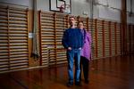 Drømme. Lotte og Søren Hammers  debutkrimi begynder med død og ulykke i en gymnastiksal. Her er de ved ribberne i Kregme Skole, hvor Søren arbejder som lærer. Hun stopper sit arbejde 1. maj, og han håber, bøgernes succes kan betale for, at han i en periode kunne få orlov til at skrive på fuld tid. Derudover mangler de ikke noget, synes de. Jo, måske vil Søren Hammer gerne have et prale-tv. 