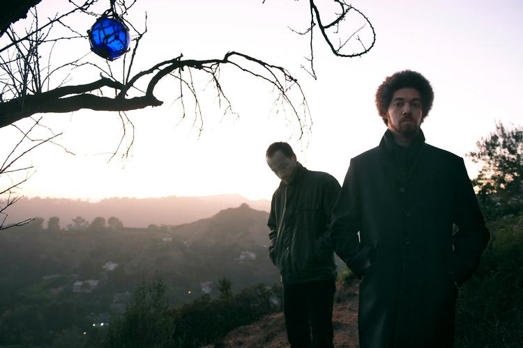 På hver sin måde har sangeren James Mercer og produceren Danger Mouse altid dyrket traditionerne. Nu gør de det sammen i psych-poppede Broken Bells. PR-foto: Sony 