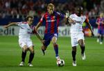 profilen. Japanske Keisuke Honda (midt) var kampens store oplevelse, da hans hold, CSKA Moskva, overraskende vandt i Sevilla og sendte spanierne ud af Champions League. 