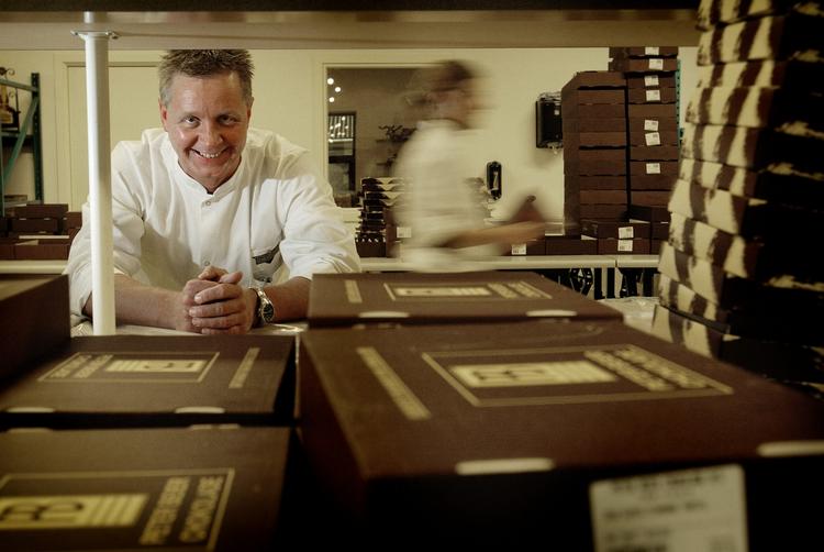 Skal du have chokolade garanteret uden spor af børnearbejde, er det danske firma Peter Beier Chokolade det eneste, der garanterer det. Her er det direktøren Peter Beier. 