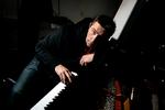43-årige Carsten Dahl, der er et af de mest flittige danske jazznavne, har igen to udspil på gaden. Men kun det ene lykkes. Arkivfoto: Finn Frandsen