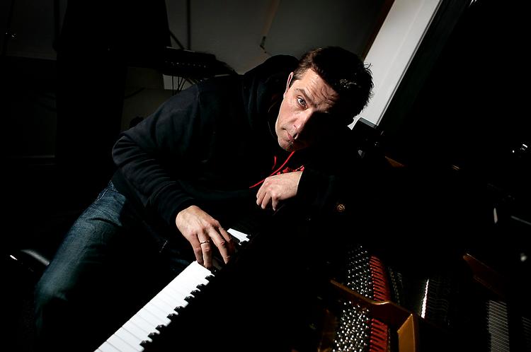 43-årige Carsten Dahl, der er et af de mest flittige danske jazznavne, har igen to udspil på gaden. Men kun det ene lykkes. Arkivfoto: Finn Frandsen