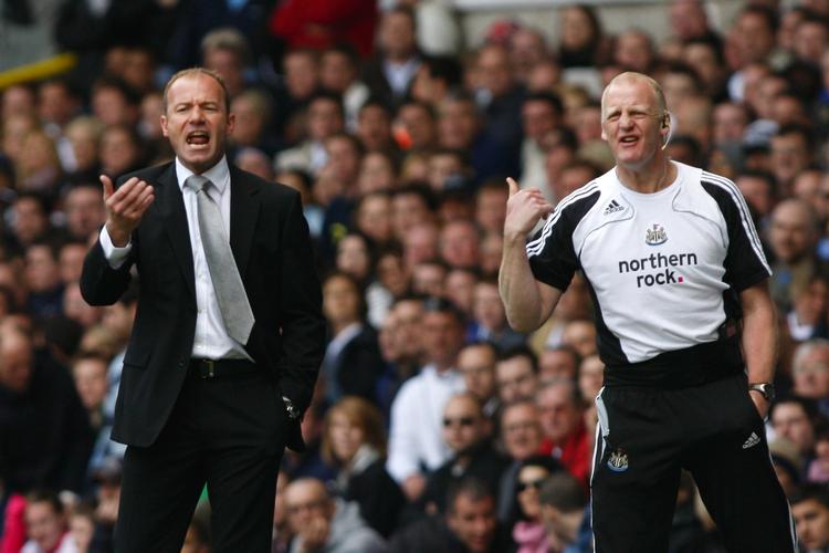forfremmet. Efter at have været assistent i Newcastle, sidste sæson med Alan Shearer (tv.) som chef, skal Iain Dowie nu selv være manager i Premier League. Arkivfoto. 