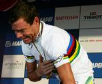 sofavælger. Milan-Sanreamo passer ikke til Cadel Evans' stil, så han after at følge løbet fra sofaen. Arkivfoto. 