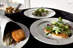 Råt og  enkelt. Fiskebaren i Kødbyen er netop blevet optaget under 'Bib Gourmand' i den lille røde madbibel Guide Michelin. Her finder man alt godt fra havet til rimelige priser. 