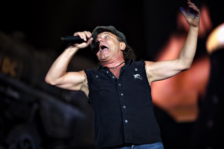 Gave. AC/DC-koncerten i Parken blev lovprist af rock-anmelderne. Til gengæld skal kommunale topfolk holde sig væk, hvis de ikke har betalt billetten selv. 