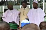 Ledere. Præsident Umaru Yar'Adua (i midten) er kommet tilbage fra Saudi-Arabien, men foreløbig er det Goodluck Jonathan (t.v.), der reagerer landet. 