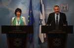 Velkomst. Avigdor Lieberman havde hårde ord til sin gæst, EU's udenrigschef Cathrine Ashton. 
