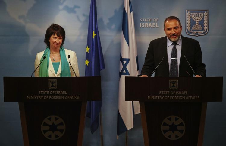 Velkomst. Avigdor Lieberman havde hårde ord til sin gæst, EU's udenrigschef Cathrine Ashton. 