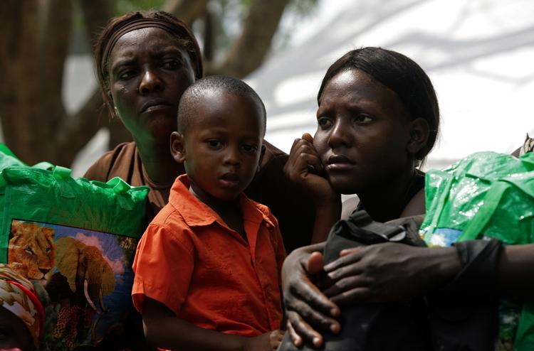 Genforenet. Drengen Charles Nadege blev i går forenet med to af sine slægtninge. Det skete i SOS Children's Village i Port-au-Prince. 