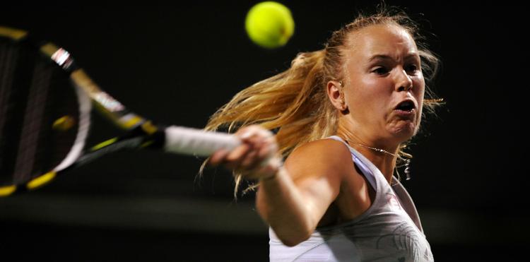 Tresætter. Det så længe ud til, at Caroline Wozniacki kunne nøjes med to sæt, men der måtte et tredje til, før kineseren Zheng Jie var knækket. 