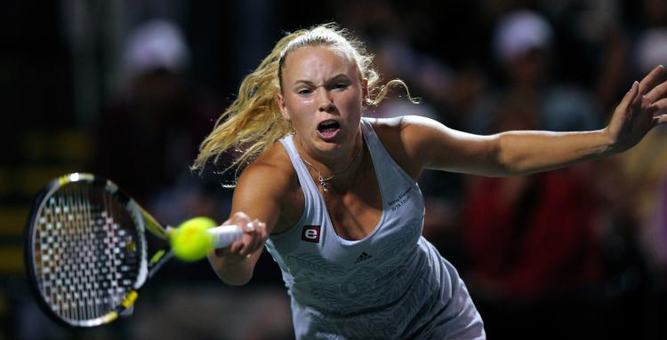 avancement. Med sejren over Zheng Jie er Caroline Wozniacki sikret en indtjening på 750.000 kr. i turneringen. Med en eller to sejre yderligere er præmien 1,75 eller 3,5 millioner kroner. 