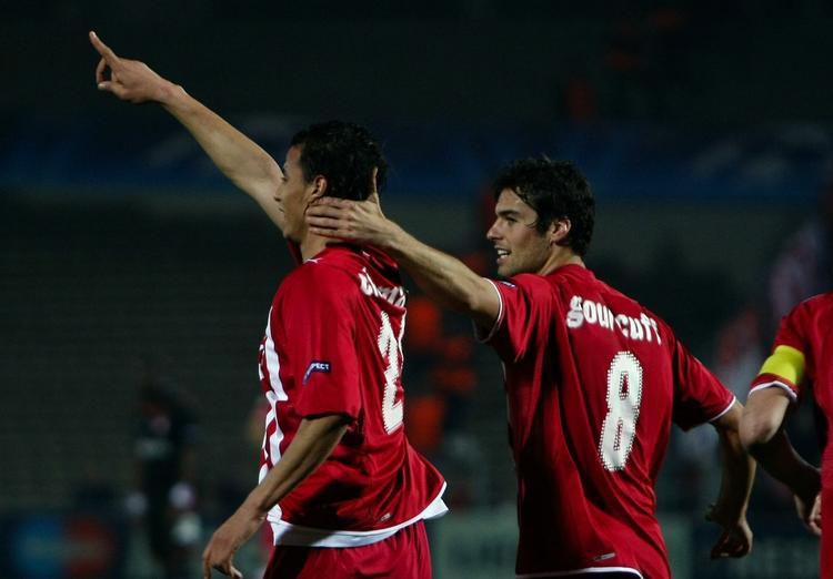 målscorerne. Bordeauxs mål mod Olympiakos i 2-0-sejren blev scoret af Maroouane Chamakh (tv.) og Yoann Gourcuff (th.). 
