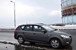 Kia Ceed er ekstra praktisk som stationcar. Der er god plads alle vegne, men bilen må notere et minus for det dårlige udsyn skråt bagud. 