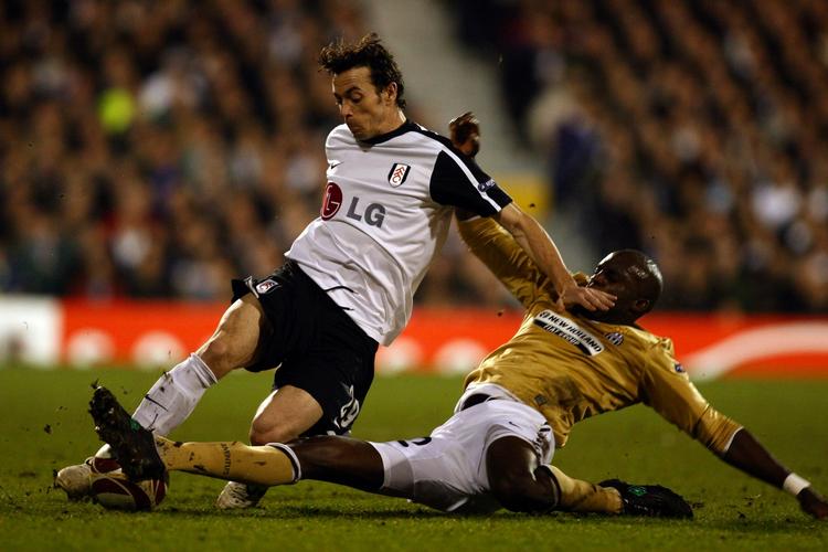 fight. Fulhams Simon Davies (tv) var en af de drivende kræfter for Fulham, der på en imponerende holdindsats sendte mægtige Juventus ud af Europa League. 
