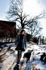 Hun hader ballade. Men endnu mere hader hun tilbøjeligheden til at opfatte alting småt og sort-hvidt.  Marina Cecilie Ronés nye bog handler om døden, tragedien og en 12-åriges pige lyst til en 40-årig mand. 