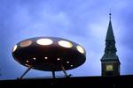 Kunstværket UFO blev udstillet på Rådhuspladsen i København i 2002. 