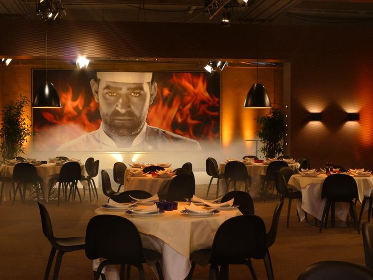 Madklubben Steak rykker ind i Pilestræde med Hells Kitchen indretning. 