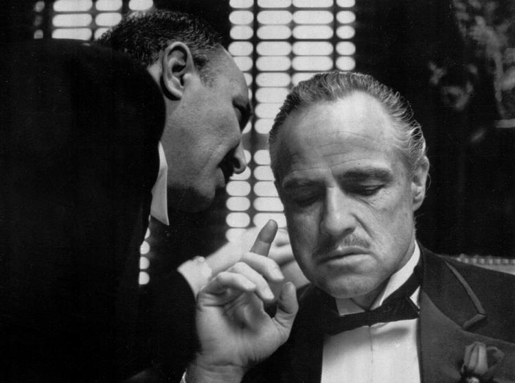Marlon Brando i sin glansrolle som Don Vito Corleone i 'Godfather'. Pr-foto. 