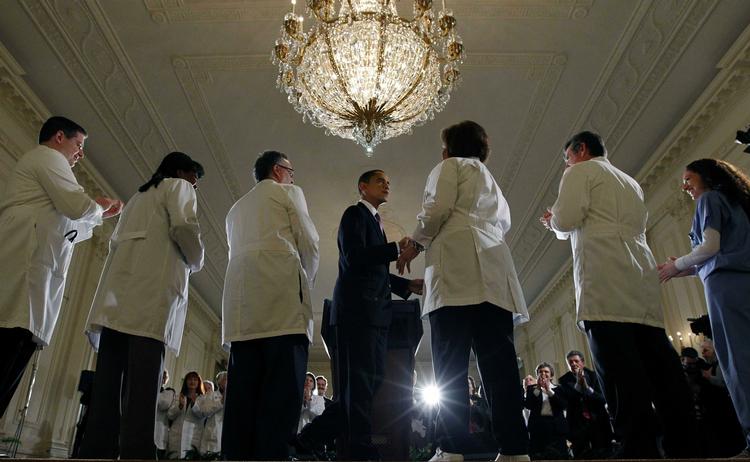 REFORM. Præsident Obama møder en gruppe læger og sygeplejersker forleden til en debat om reformpakken. 