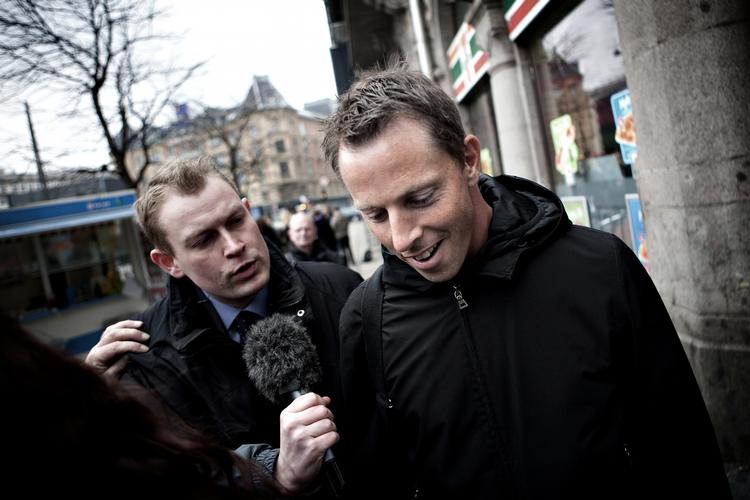 SKAT. Golfspilleren Søren Hansen forlader Købehavns Byret efter dag et i retssagen mod ham, hvor han er anklaget for særlig groft skattesvig. 