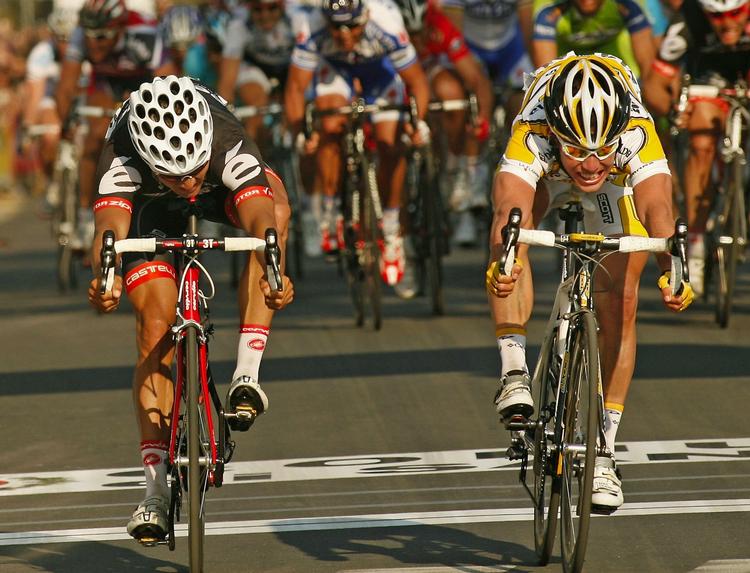 spurtsejr. Sidste år var Mark Cavendish først over stregen efter en tæt duel med Heinrich Häussler. Arkivfoto. 
