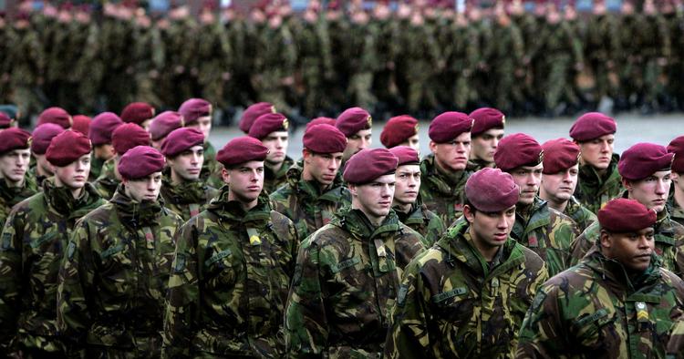MASSAKRE.  Amerikansk general giver homosoldater i den hollandske hær skylden for massakre. 