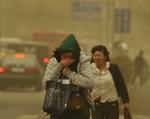 Sandstorm. Millionbyen Beijing i Kina er ramt af en orange sandstorm. 